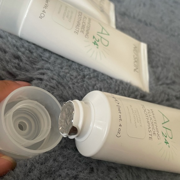 COPY - Toothpaste - Picture 2 of 4